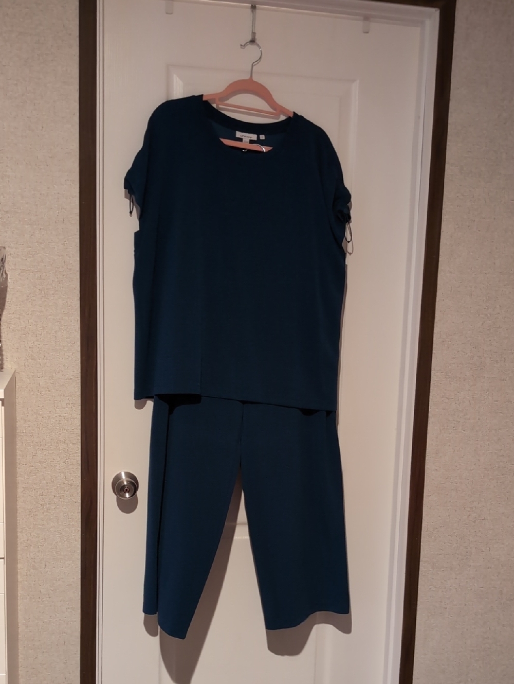 2 PC Chico's Scuba Knit Cropped Set, XL/L